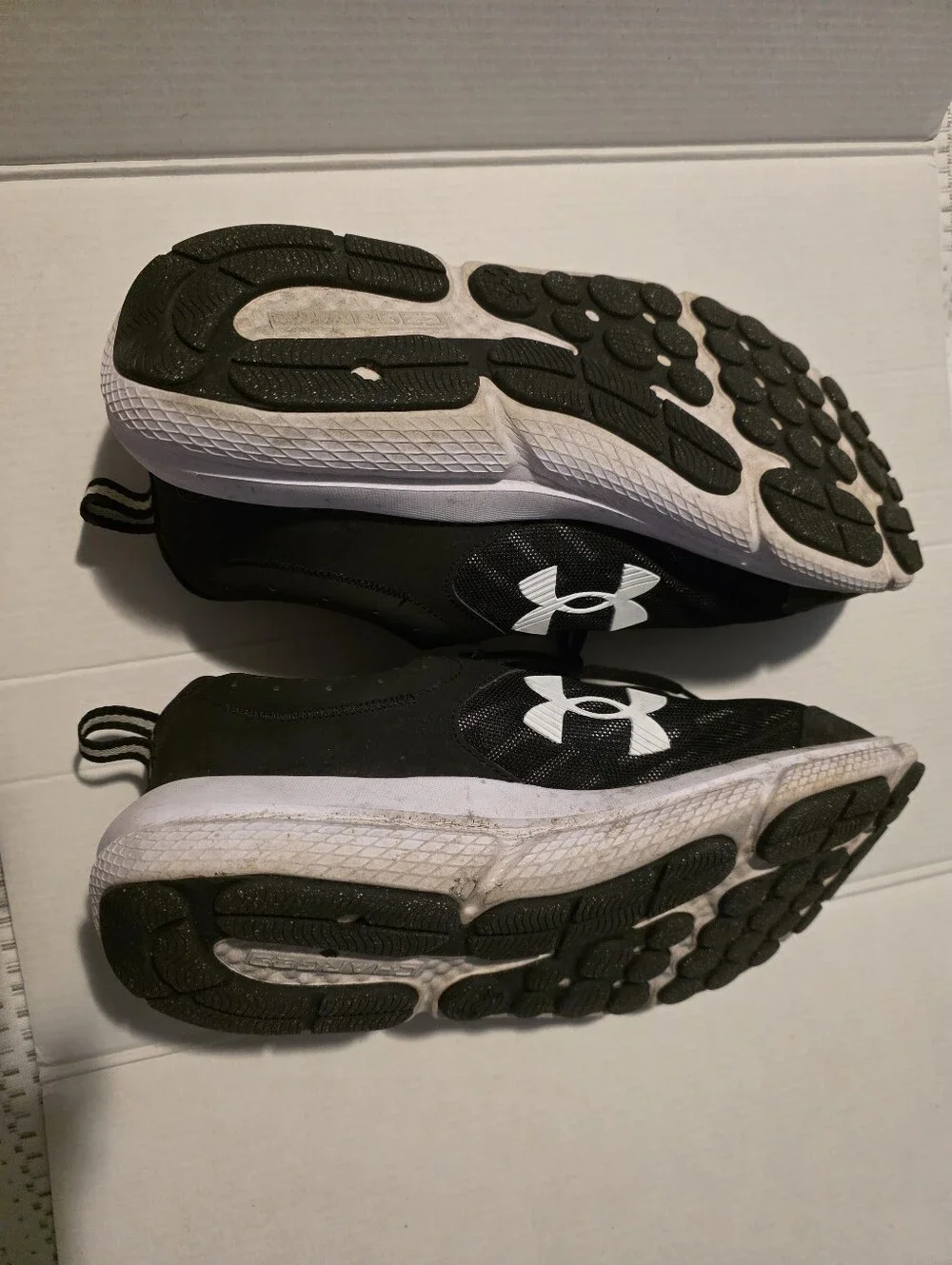 Under Armour Men's Charged Assert Sneakers